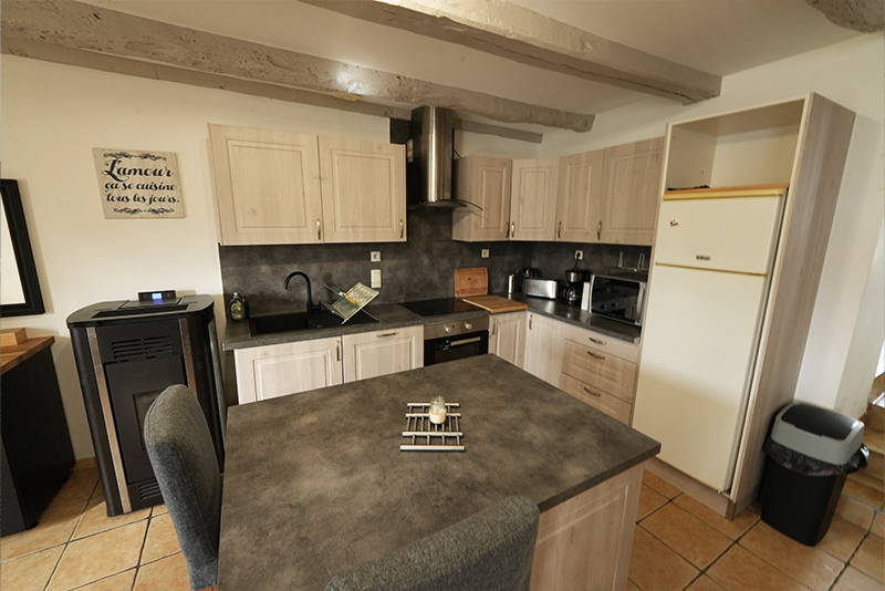 gites armor 03 CUISINE 01 Grand gîte dans les Côtes d'armor, la salle à manger et le salon