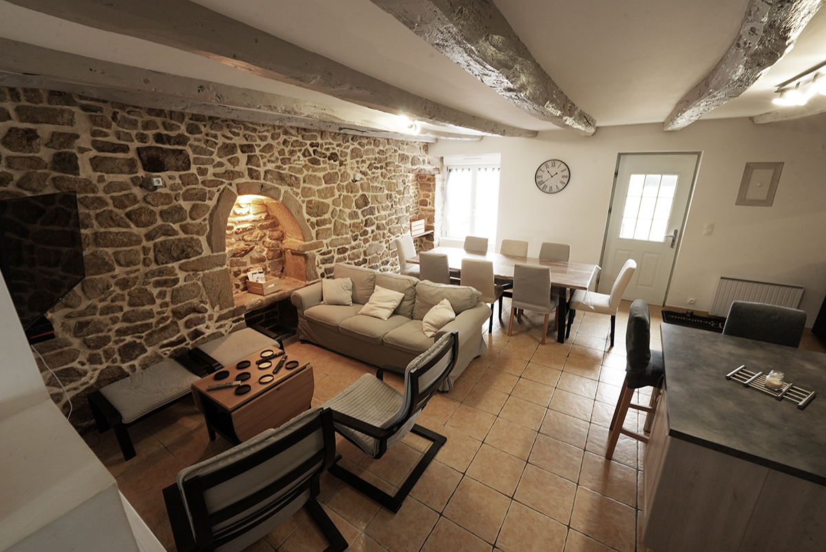 gites armor 03 SAM 00 Grand gîte dans les Côtes d'armor, la salle à manger et le salon