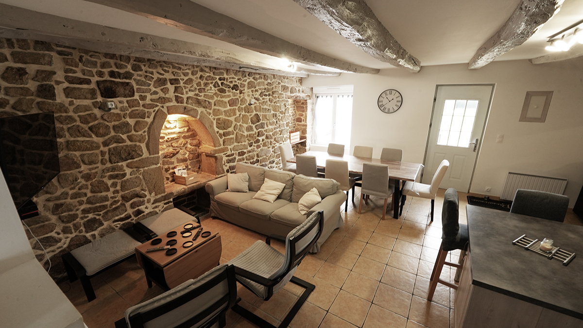 gites armor 03 SAM 000 Grand gîte dans les Côtes d'armor, la salle à manger et le salon
