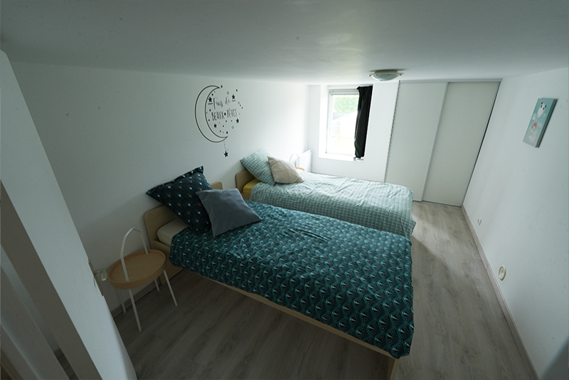 gîtes armor 3 CHRE 01 Grand gîte dans les Côtes d'armor, la salle à manger et le salon