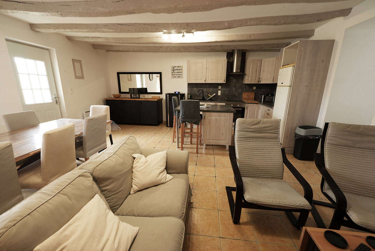 gîtes armor 3 sam 01 Grand gîte dans les Côtes d'armor, la salle à manger et le salon